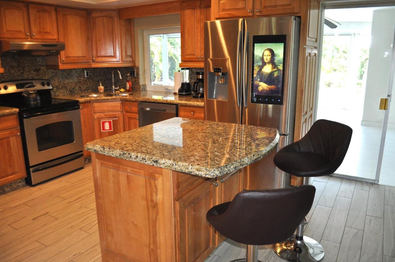 Lovely 3-Bd, Walk To Bars, 9 Min Drive From Beach! Heated Pool. Fort Lauderdale Luaran gambar